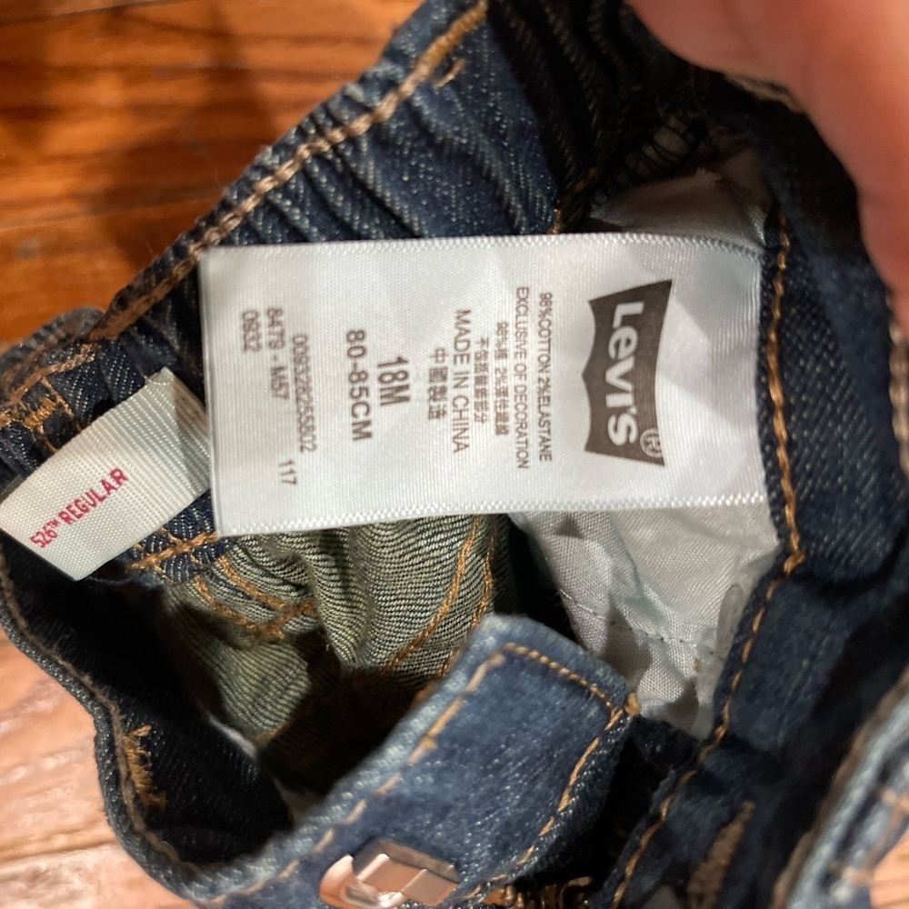 Levi's Classic Blue Denim Jeans - Picture 2 of 10